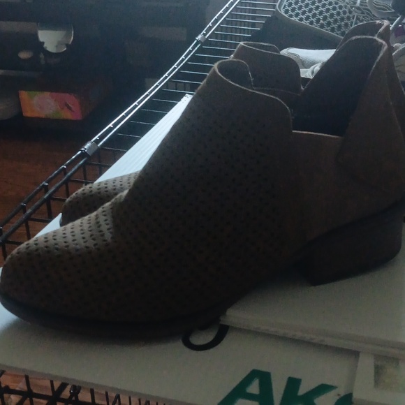 Boots - Picture 1 of 3